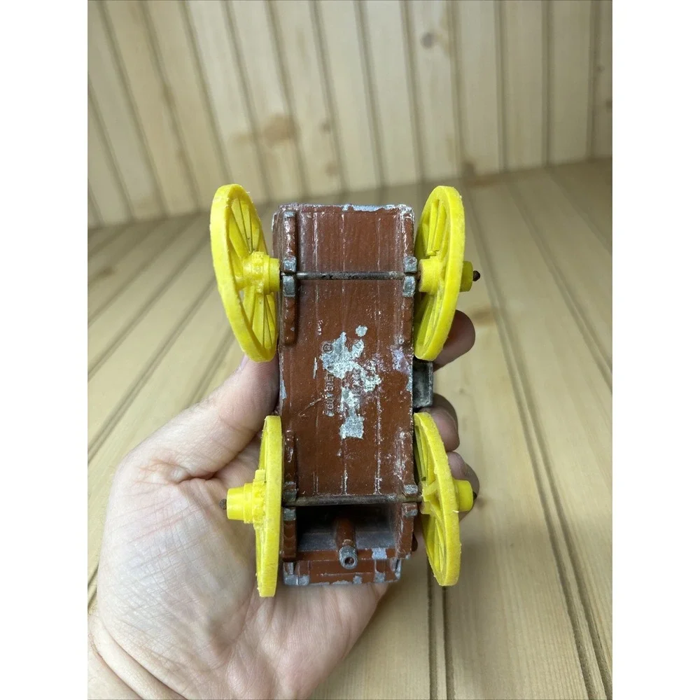 Vintage Tootsie‎ Toy Chicago 24 Die Cast Brown With Yellow Wheels Wagon Carriage